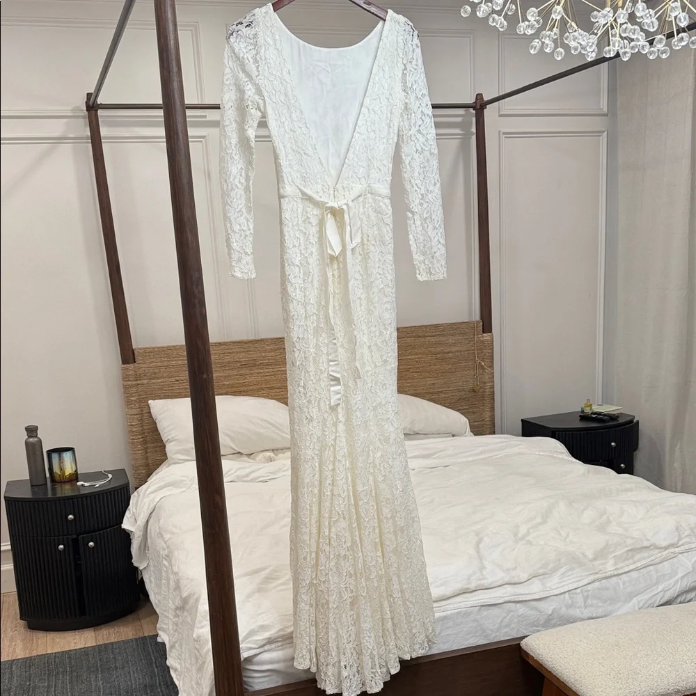 Reformation | Dresses | Reformation
Hestia Dress Ivory - Picture 2 of 4
